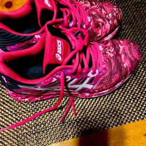 Asics size 7 Breast Cancer awareness